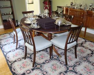 Beautiful oval shaped dining table with 6 chairs