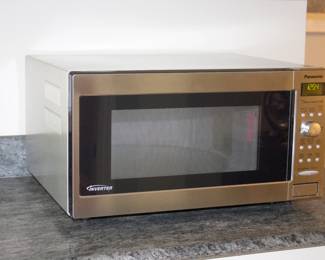 Panasonic - 2.2 Cu. Ft. 1250-Watt Countertop Microwave Oven with Inverter Technology - Stainless Steel
