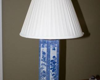 Chinese blue and white porcelain lamp