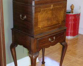 Henkel Harris silver chest, Mid 20th Century vintage antique - Beautiful piece for silver or jewelry. Burled front.