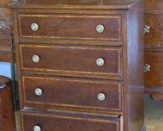 Vintage wooden 4-drawer bedroom dresser 