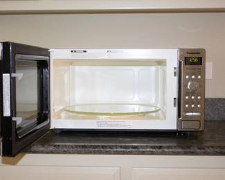 Panasonic - 2.2 Cu. Ft. 1250-Watt Countertop Microwave Oven with Inverter Technology - Stainless Steel