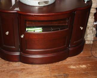 TV media cabinet w/3 doors