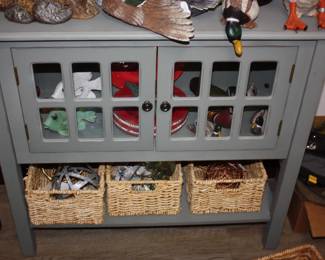 Green 2 door cabinet w/shelf