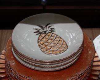 4 pineapple plates
