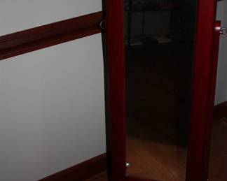 Stand up mirrored wood jewelry cast w/key