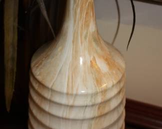 White/brown pottery vase
