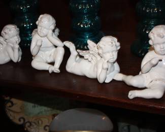 4 porcelain cherubs