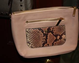 Pink G.I.L.I. leather purse