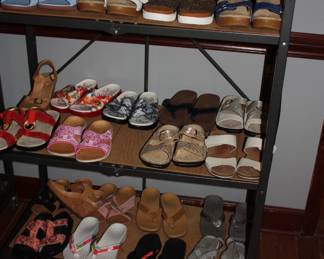 Ladies Vionic shoes new never worn 40 pair size 38-40 (7-8)