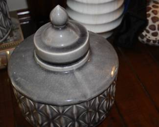 Short Green ginger jar w/lid