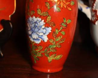 Vintage Chinese red vase 