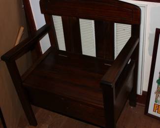 Antique wood / bench w/lid for storage