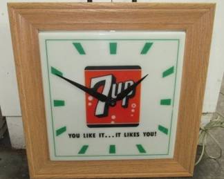 1960's 7 Up Clock - Lights Up & Runs
