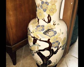 Asian Floor Vase Vintage ( free stand)