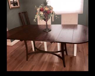 Vintage Table with 4 leaves & table pads