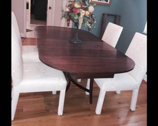 Vintage/Antique oval table with 4 leaves+table pads