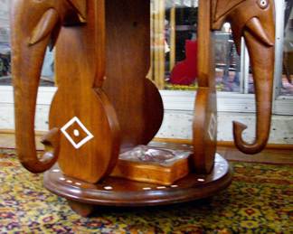 Vintage 3 elephant table