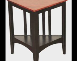 Ethan Allen unique sm.table
