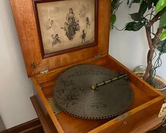 Antique Regina walnut music box with 11 discs