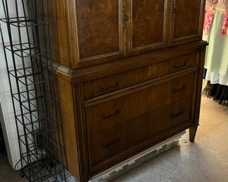 nice vintage gentleman's dresser