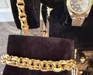 Heavy, heavy 18k gold bracelet