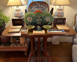 Antique drop leaf table; Chinese porcelains, pair of Chinese lamps