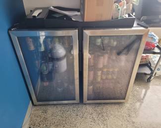 Dual-sided drink fridge