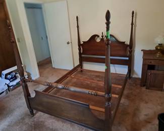 !930's Federal style bed