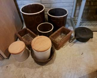 Roseville crocks and other primitives