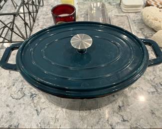 Cast iron oval Dutch oven.