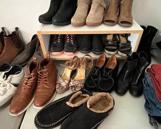 Men’s and women’s shoes — most with one light wear. Brands include Cynthia Vincent, Naya, Halogen, Ugg, Marc Fisher, Sorel, and others.
