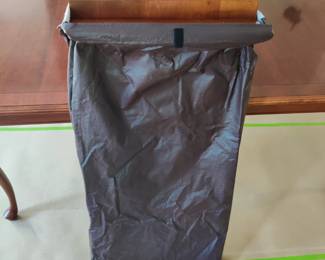 ETHAN ALLEN QUEEN ANNE STYE DINING TABLE WITH LEAF, DRAWER AND TABLE PROTECTOR