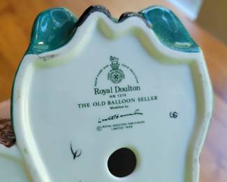 ROYAL DOULTON "THE OLD BALLON SELLER"