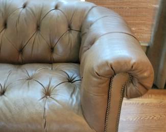 ETHAN ALLEN CHESTERFIELD TUFTED/NAIL-HEAD TRIM LEATHER SOFA (SEATING HAS WEAR)