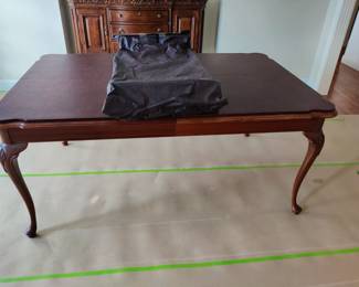 ETHAN ALLEN QUEEN ANNE STYE DINING TABLE WITH LEAF, DRAWER AND TABLE PROTECTOR