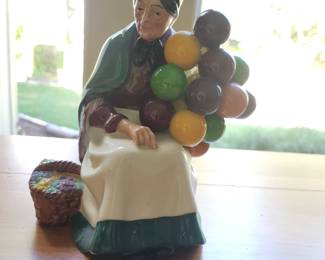 ROYAL DOULTON "THE OLD BALLON SELLER"