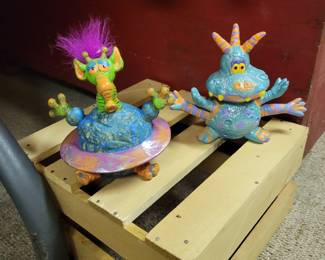 VIntage Russ Cosmic Critters Alien 1993 Funmaker 3 Fingered Shorkblat Elefuzz
And Vintage 1993 Russ Cosmic Critters Hornflotz Monster Toy Figure