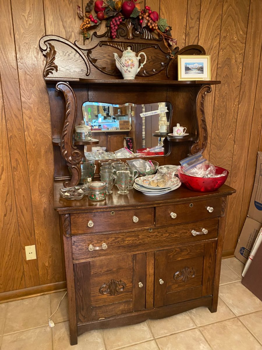 Lovely buffet and miscellaneous in kitchen