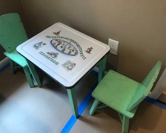 Antique children's tab;e