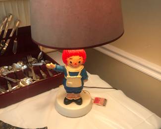 Vintage raggedy Ann lamp