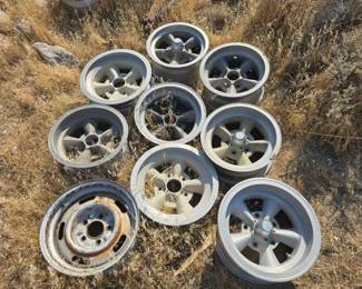 2104  9 5Lug Wheels 