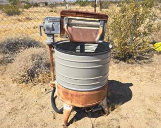 540  Antique Wringer Washing Machine 