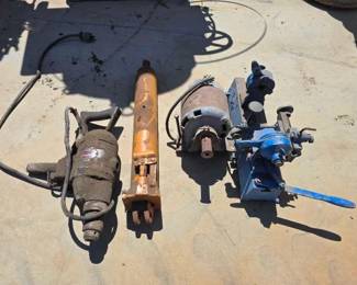 1050  Pipe Threader, Hydraulic Jack and Van Dorm Heavy Duty Electric Drill 