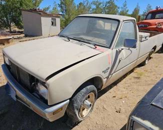 400  1983 Isuzu Diesel Pup Pick Up 