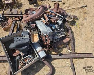 3522  Engine with Parts 