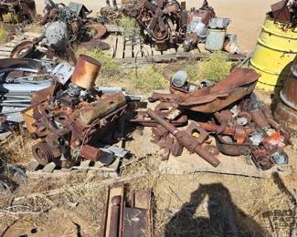 2236  V8 Ford Engine and Parts 