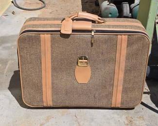 1042  5th Ave Luggage 