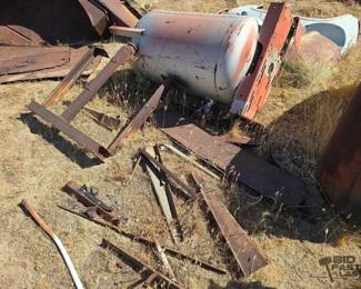 3072  Air Compressor and Scrap Metal 