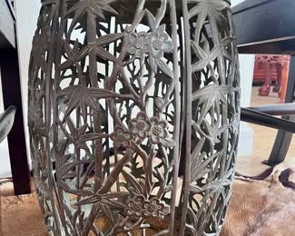 I've never had a garden stool in brass...I love it and seriously want it! (Relax, I'm leaving it for you guys! Haha)